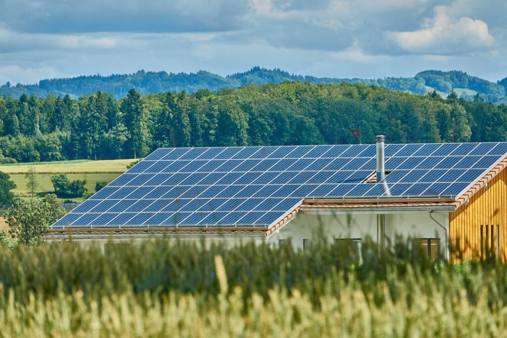 panneaux-solaire-grande-surface-toiture